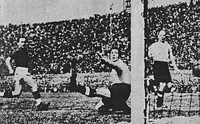 Italy v England (Milan, 1939) - Biavati's goal.jpg