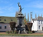 Le Poilu victorieux (monument aux morts)