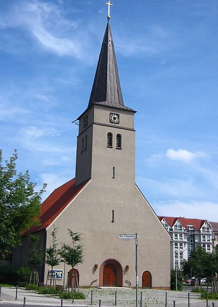 File:Kirche Friedrichsfelde.jpg