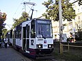 Tramwaje typu Konstal 105Na na przystanku tramwajowym w alei Piastów, 2010 r.