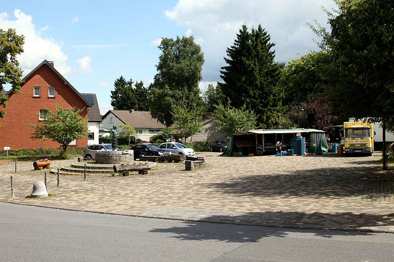 File:Roetgen Marktplatz.JPG