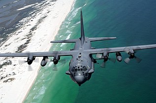 AC-130H Флорида жағалауның үстінде