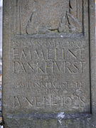 Pierre tombale d'Emmeline Pankhurst