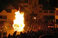 Chienbäse 2009, Feuerwagen vor der Durchfahrt durchs Obertor