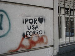 Graffiti "Por amor usa forro" ("for love, use condom"), Buenos Aires.jpg