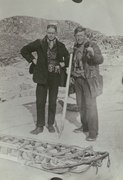 Ahlmannexpeditionen 1931- Kapten Schjelderup och Håkon Mosby på Foynön- DIG136279.tif