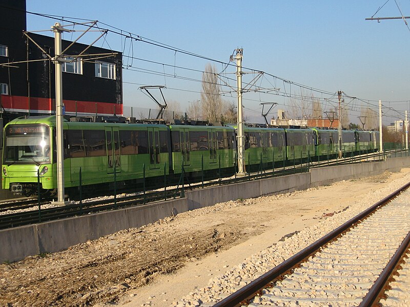 File:Bombardier Flexity Swift (B 2010) in 4-fach-Traktion in Bursa.JPG