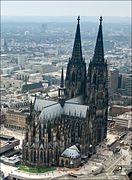 Cologne cathedral aerial (25326253726).jpg