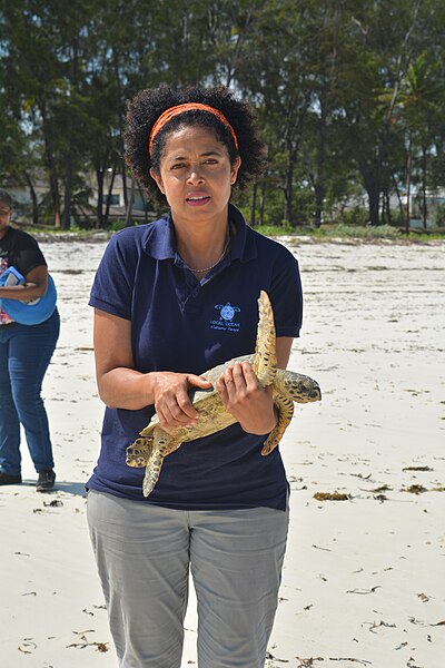 File:Dr. Paula Kahumbu.jpg