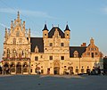 Stadhuis van Mechelen met van links naar rechts: Paleis van de Grote Raad, belfort en de lakenhal
