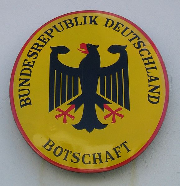 File:Schild-Deutsche Botschaft.jpg