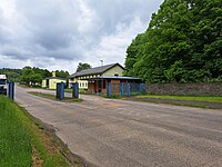 Zufahrt zur ehemaligen Wäller-Kaserne mit Wachgebäude