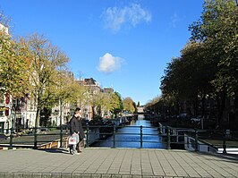 Nieuwe Prinsengracht in oostelijke richting, gezien vanaf de brug bij de Amstel