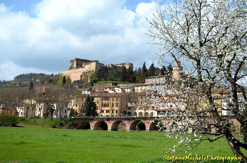 File:Castrocaro Terme-La Rocca-DSC 2161.jpg