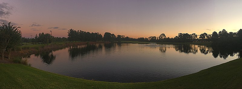 File:Early morning at the Golf Course (30290143146).jpg