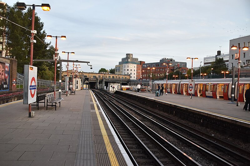 File:Harrow on the Hill Station - geograph.org.uk - 6466910.jpg