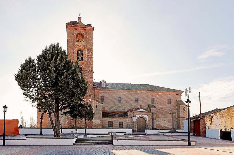 File:Iglesia de San Andrés en Rasueros.jpg