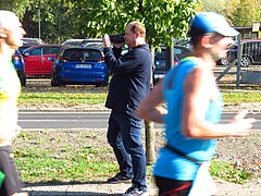 Kamerzysta Ratajskiej Telewizji Kablowej na Poznań Maraton (2018)