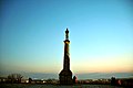 La estatua durante el ocaso.