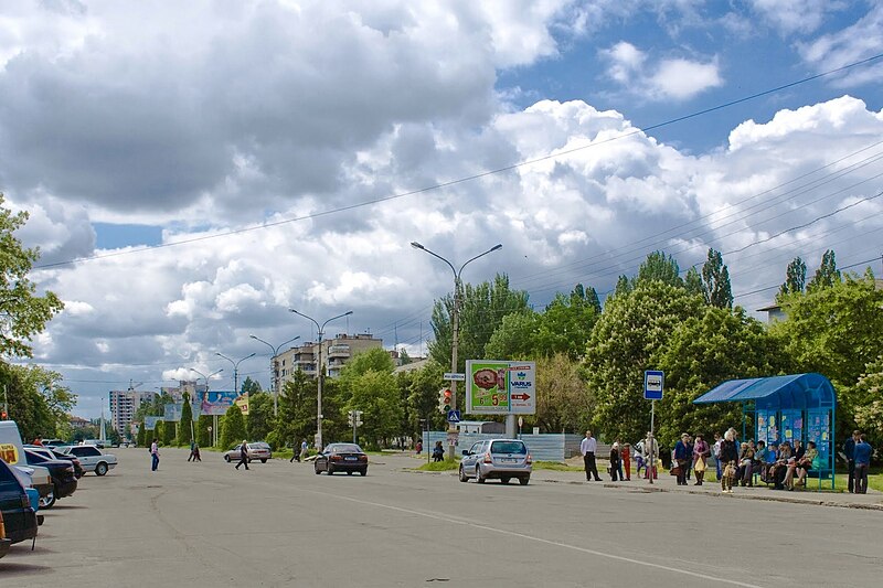 File:Одна из центральных улиц города — Первомайская .jpg