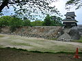 Steinmauer zwischen dem Inui-Turm und dem Katō-Schrein