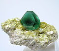 Cristall cub-octaèdric de fluorita d'Erongo, Namíbia (mida total: 50 mm x 27 mm, cristall: 19 mm)