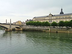 View of Saône River in Chalon sur Saône, Saône-et-Loire.