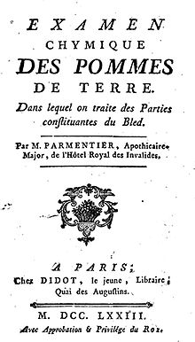 La première partie du titre est rédigé en capitales avec alternance de l’italique pour la première et la troisième lignes et de caractères droits pour les deuxièmes et quatrièmes (EXAMEN - CHYMIQUE - DES POMMES - DE TERRE). Le reste du titre est en plus petits caractères et en italique.