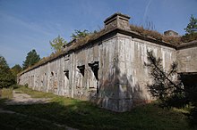 Fort Beniaminów - koszary szyjowe.jpg