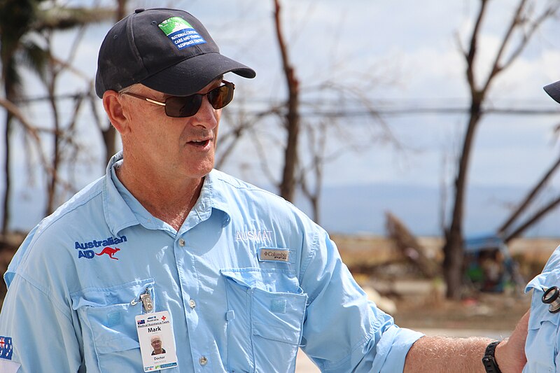 File:Paediatric Emergency Physician from the Women and Children’s Hospital in South Australia, at the AusMAT medical facility in Tacloban (10952341975).jpg