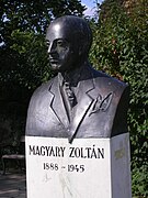 Busto pri Zoltán Magyary