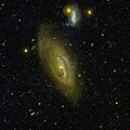 Messier 90 (mittig) und IC 3583 (oben), Aufnahme der Ultraviolettstrahlung, GALEX