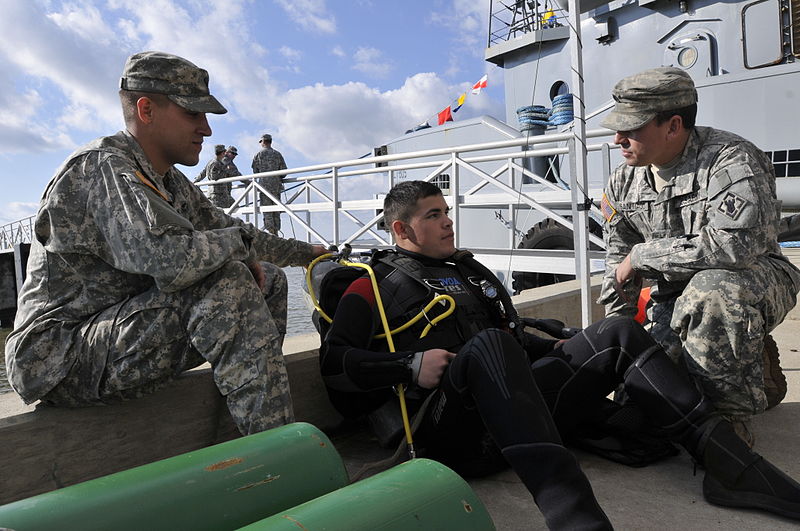 File:Army engineer divers.jpg