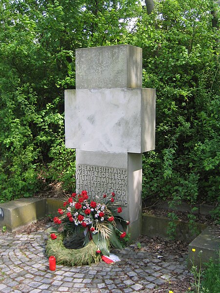 File:Denkmal OTL Werner Lorleberg.jpg