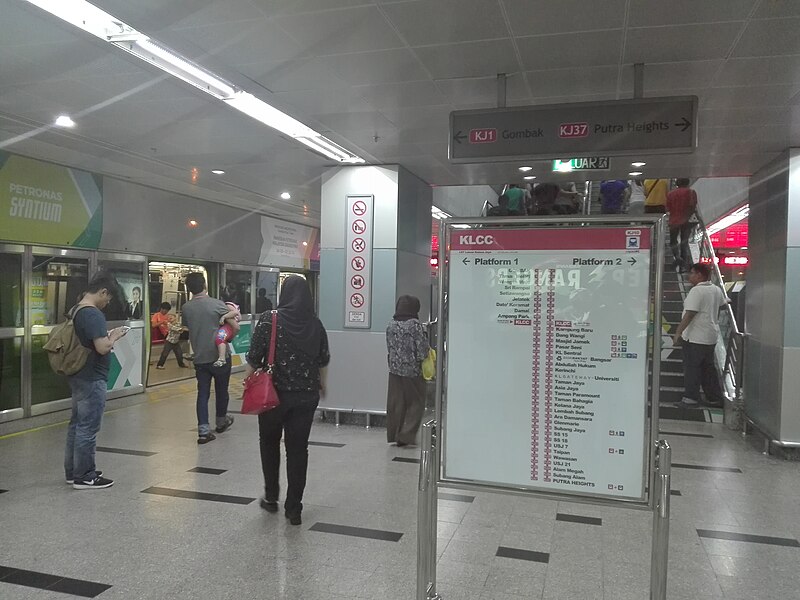 File:KLCC station list board.jpg