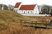 Skanörs borgruin og St. Olofs middelalderkirke.