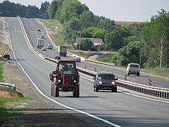 Die M5 in einem Dorf nahe der Stadt Spassk-Rjasanski in der Oblast Rjasan (Juli 2011)