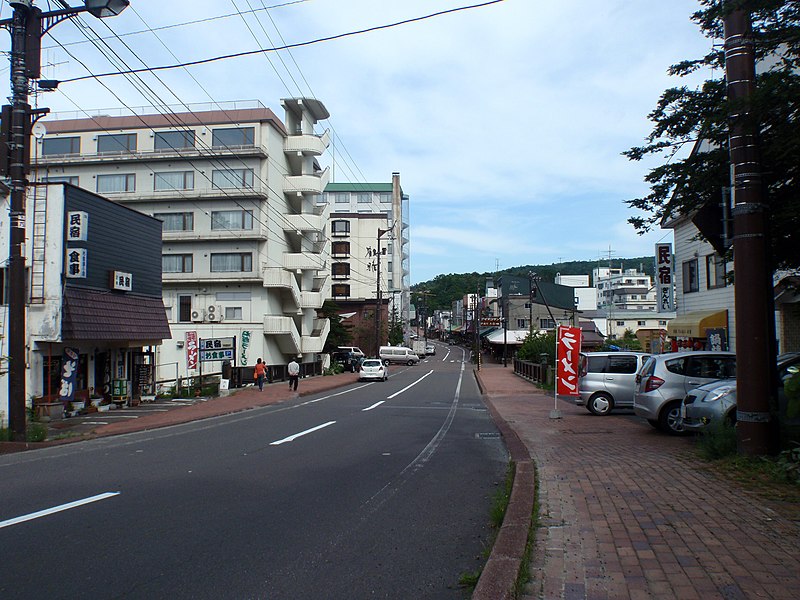 File:Akanko Onsen-gai.JPG