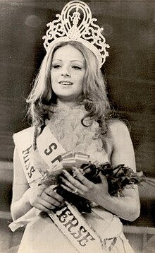 Amparo Muñoz Miss Universe 1974.jpg