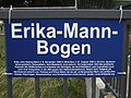 Straßenschild mit Wikipedia als Quelle! Aber nur provisorische Befestigung, wp ändert sich ja andauernd