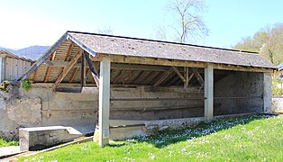 Lavoir de Peyrouse (Hautes-Pyrénées) 1.jpg