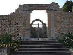 Resti del Convento Cento Archi.jpg