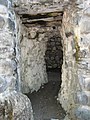 Eingang zum Bergfried. Gut sichtbar ist hier die Mauerdicke