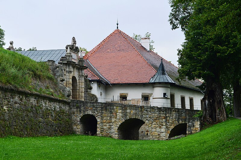 File:Nowy Wisnicz Castle 05.jpg