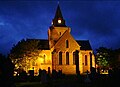 Die nachts angestrahlte Kathedrale von Dornoch