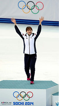 Park Seung-hi nach dem Gewinn der Goldmedaille im Shorttrack über 1000 m bei den Olympischen Winterspielen 2014 in Sotschi