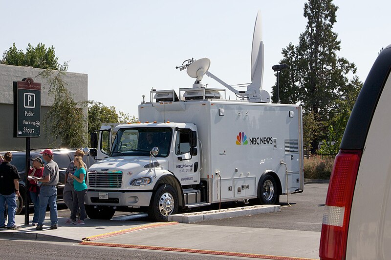 File:NBC News Truck On-Location. (15034657221).jpg