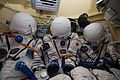 Trajes espaciais russos Sokol estocados na Soyuz MS-01 acoplada à ISS.