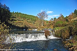 Ribeira do Carapito - Portugal (11431921334).jpg