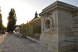 South gate of the Petit Trianon 005.JPG